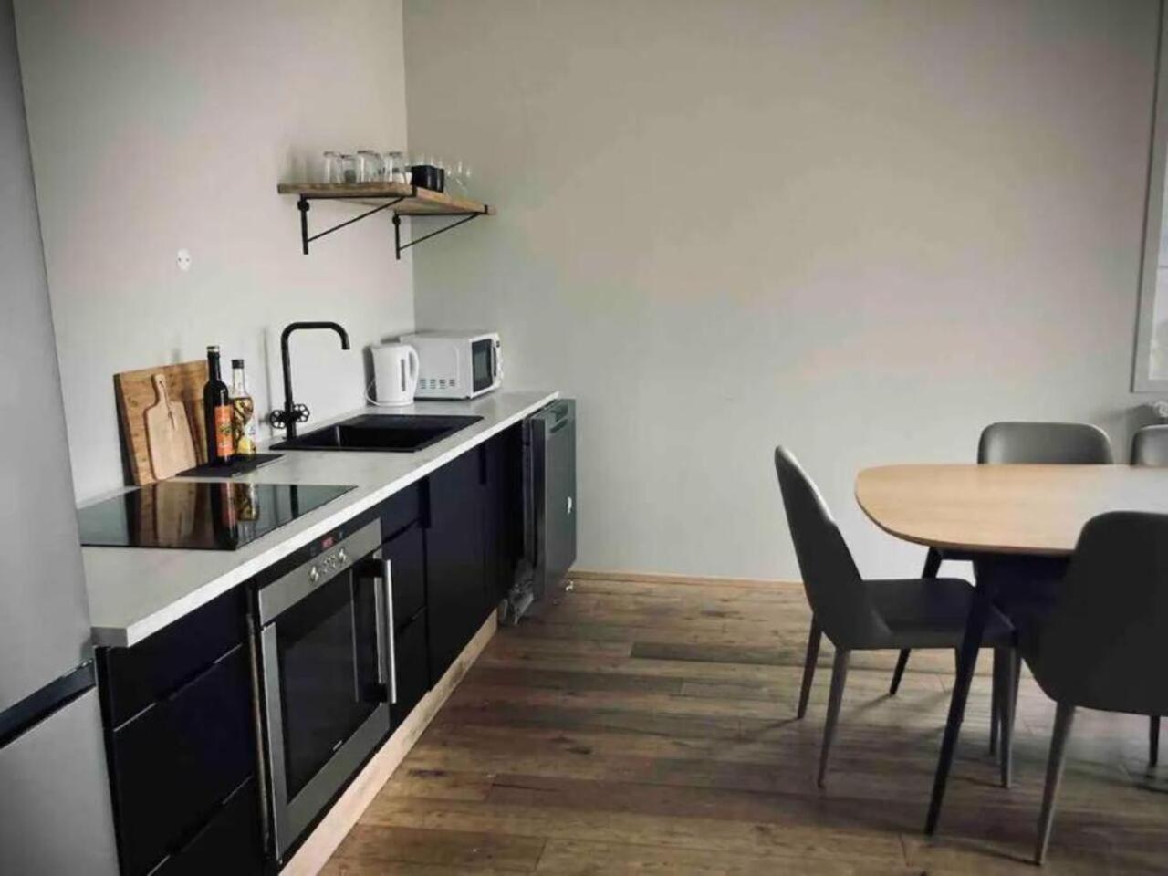 אקורירי G10 Apartments מראה חיצוני תמונה