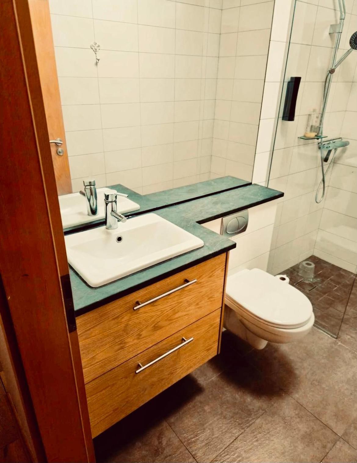אקורירי G10 Apartments מראה חיצוני תמונה